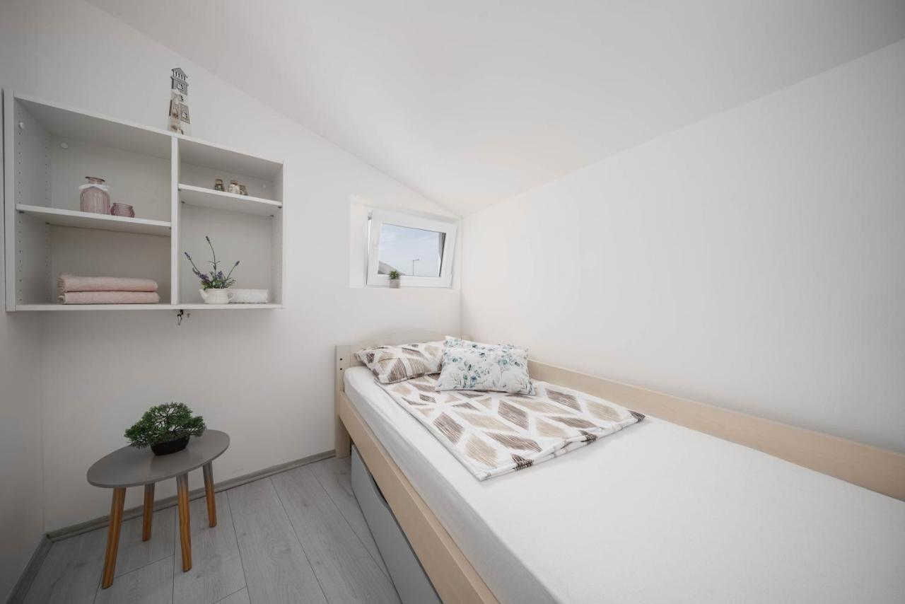 Vila Ms2 Lägenhet Tribalj Exteriör bild